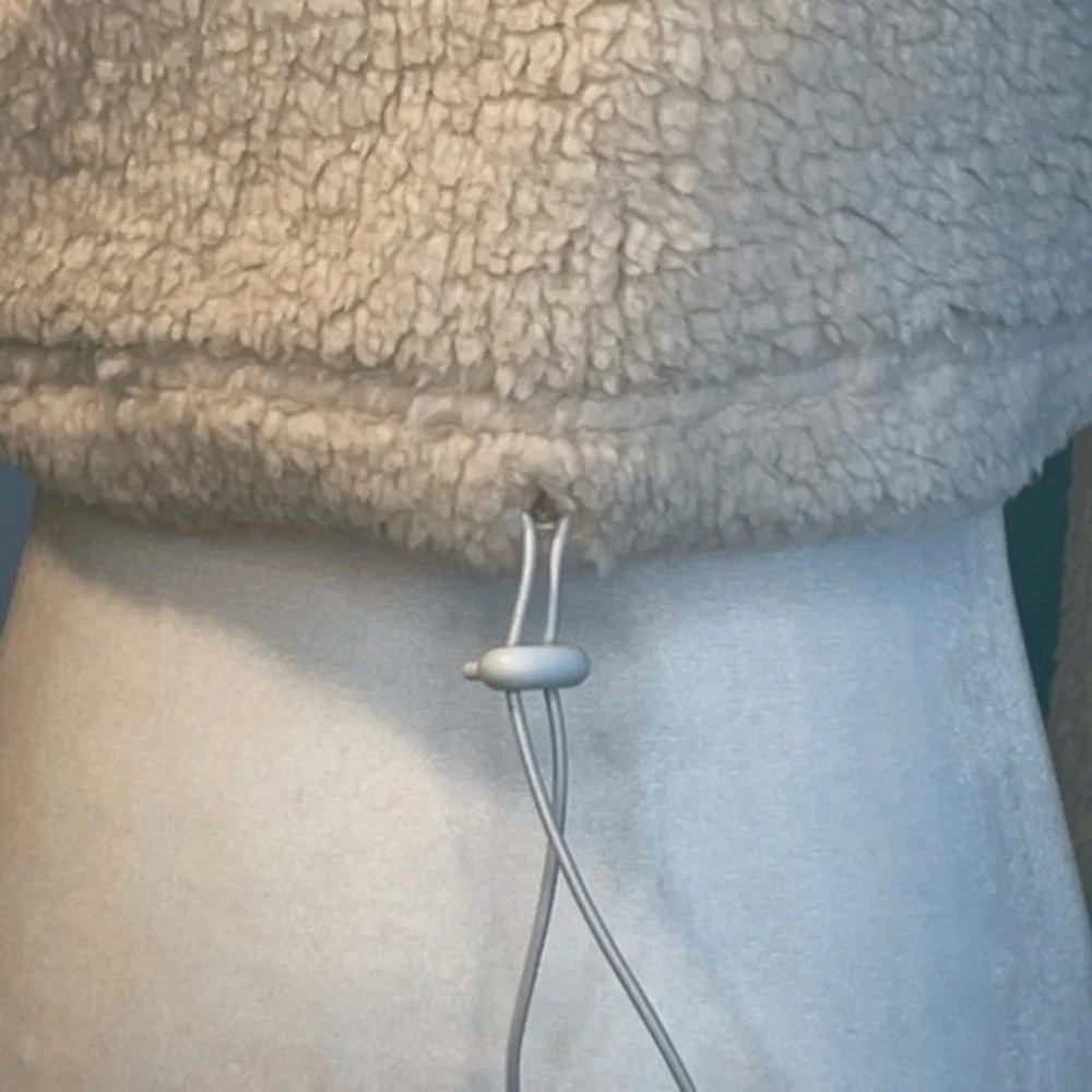 PrettyLittleThings Borg Teddy Fleece Sweatshirt‎ Cream Long Sleeve Cropped S